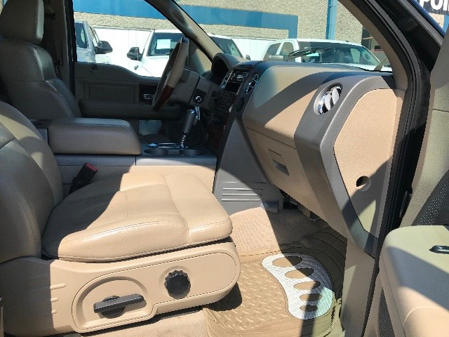 Ford F-150 Vehicle Full-screen Gallery Image 23