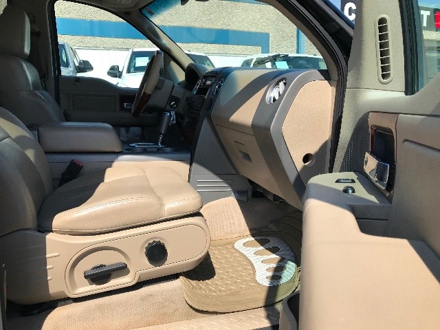 Ford F-150 Vehicle Full-screen Gallery Image 24