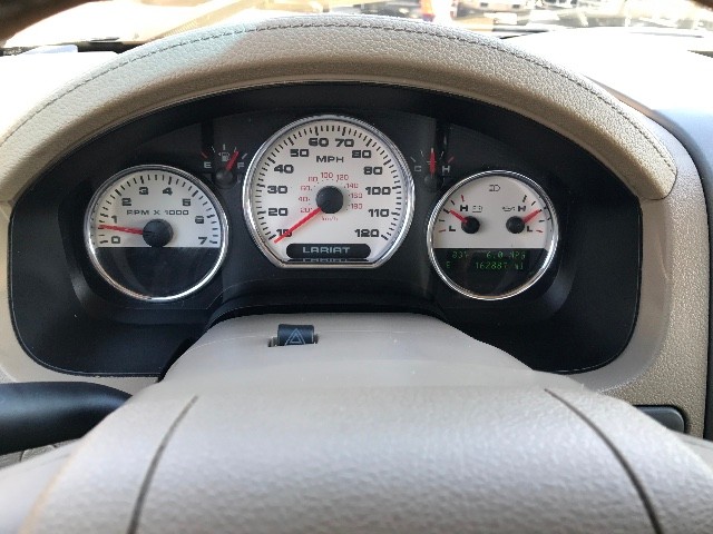 Ford F-150 Vehicle Full-screen Gallery Image 25