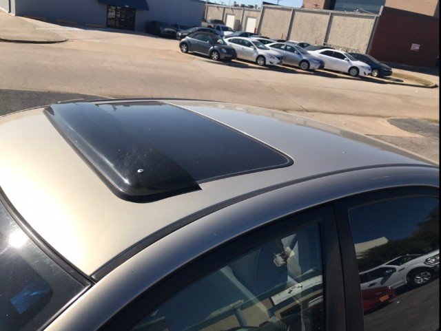 Toyota Camry Vehicle Full-screen Gallery Image 07