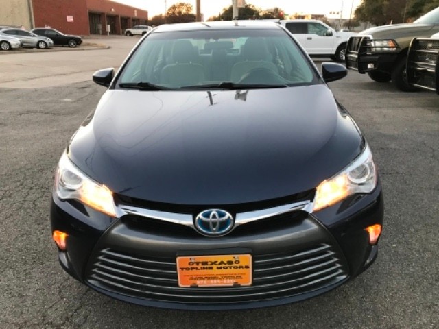 Toyota Camry Hybrid Vehicle Full-screen Gallery Image 02