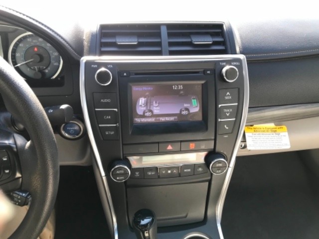 Toyota Camry Hybrid Vehicle Full-screen Gallery Image 08