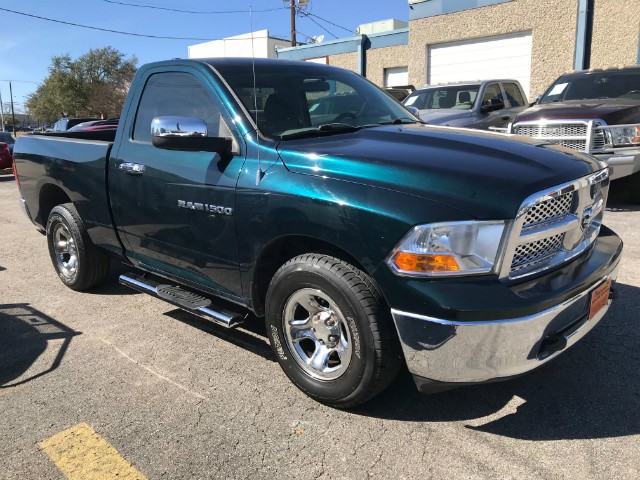 Ram 1500 Vehicle Full-screen Gallery Image 03