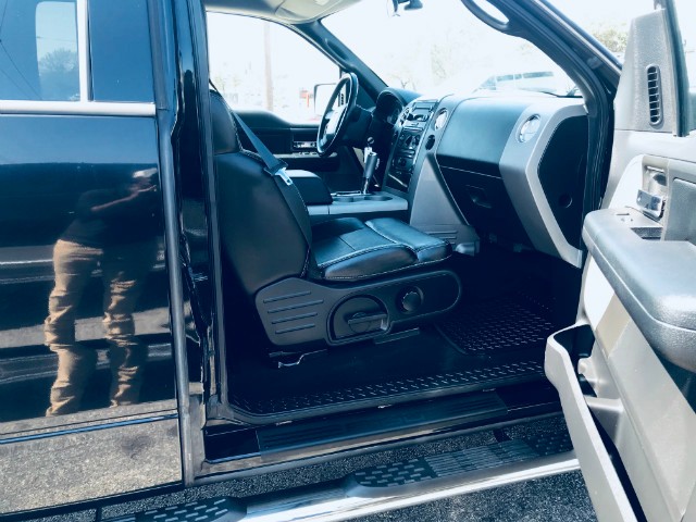 Ford F-150 Vehicle Full-screen Gallery Image 7