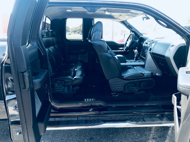 Ford F-150 Vehicle Full-screen Gallery Image 8