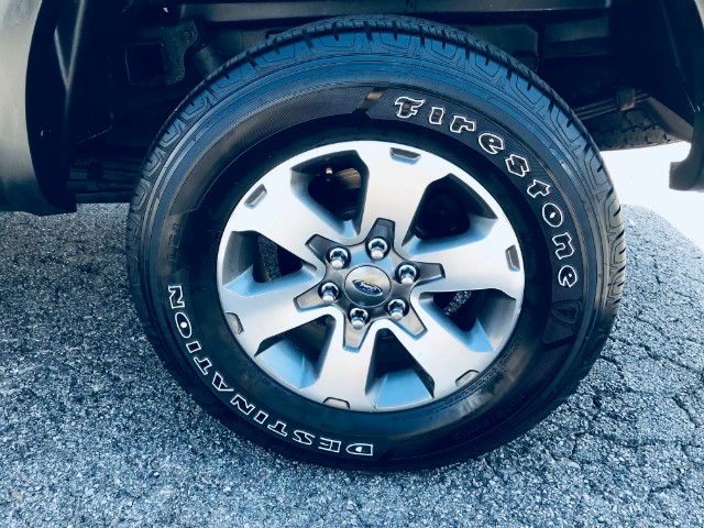 Ford F-150 Vehicle Full-screen Gallery Image 12