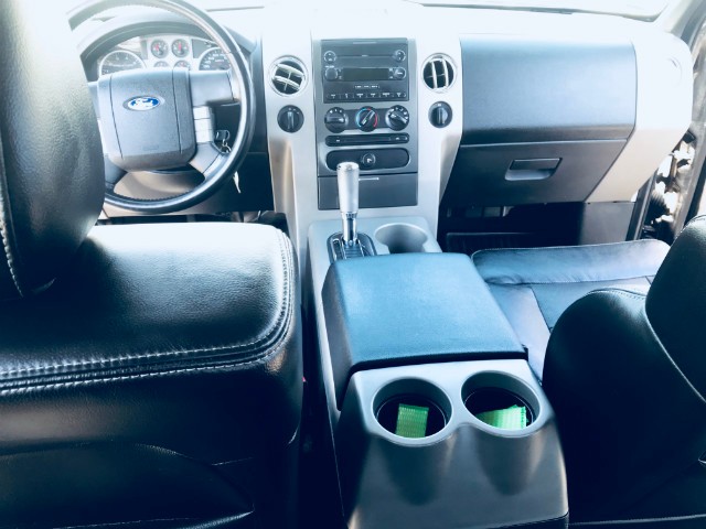 Ford F-150 Vehicle Full-screen Gallery Image 32