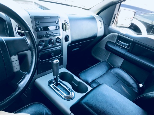 Ford F-150 Vehicle Full-screen Gallery Image 35