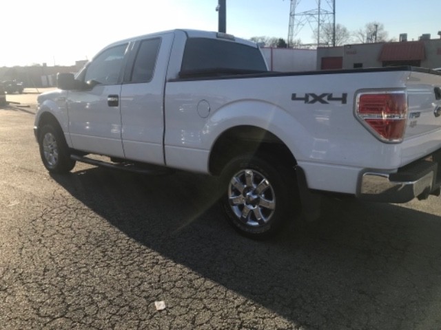 Ford F-150 Vehicle Full-screen Gallery Image 04