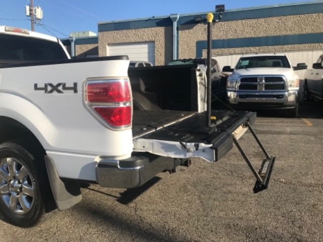 Ford F-150 Vehicle Full-screen Gallery Image 05