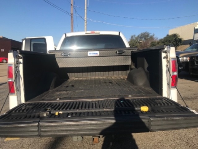 Ford F-150 Vehicle Full-screen Gallery Image 12