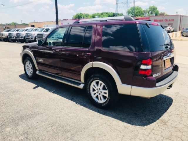 Ford Explorer Vehicle Full-screen Gallery Image 11