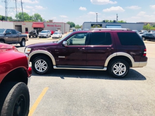 Ford Explorer Vehicle Full-screen Gallery Image 12