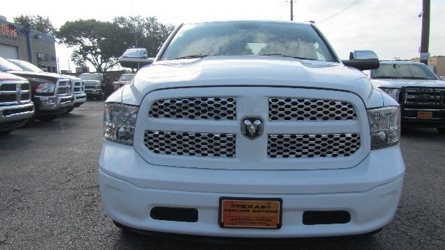 Ram 1500 Vehicle Full-screen Gallery Image 02