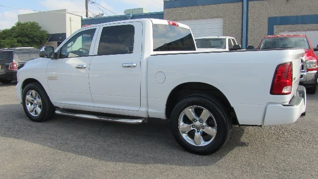 Ram 1500 Vehicle Full-screen Gallery Image 05