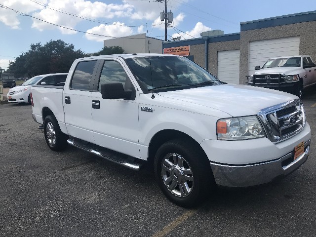 Ford F-150 Vehicle Full-screen Gallery Image 3