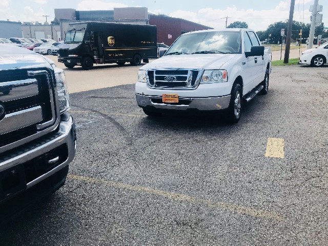 Ford F-150 Vehicle Full-screen Gallery Image 12