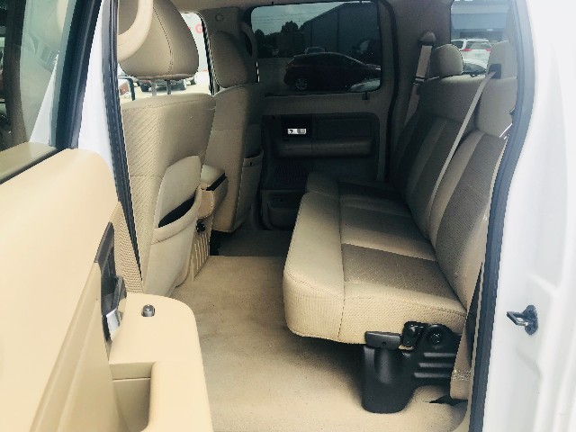 Ford F-150 Vehicle Full-screen Gallery Image 14