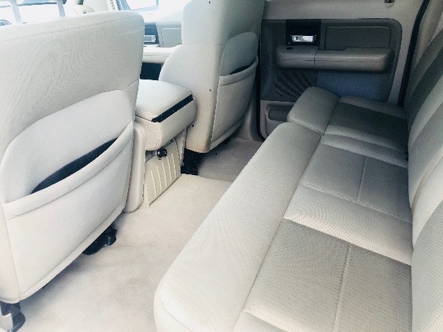 Ford F-150 Vehicle Full-screen Gallery Image 15