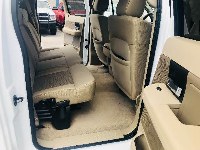 Ford F-150 Vehicle Full-screen Gallery Image 16