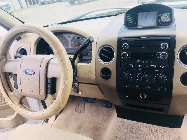 Ford F-150 Vehicle Full-screen Gallery Image 19