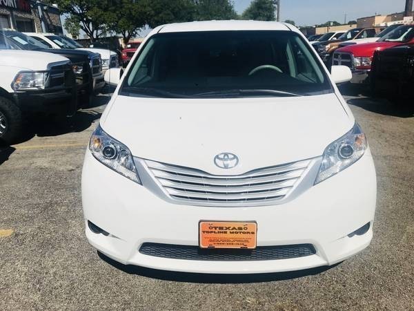 Toyota Sienna Vehicle Full-screen Gallery Image 08