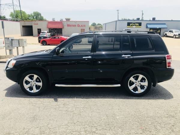 Toyota Highlander Vehicle Full-screen Gallery Image 5