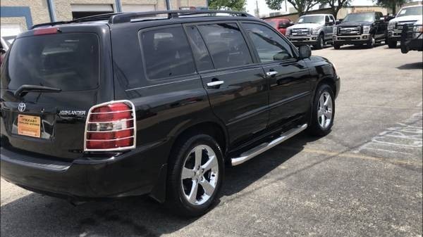 Toyota Highlander Vehicle Full-screen Gallery Image 8