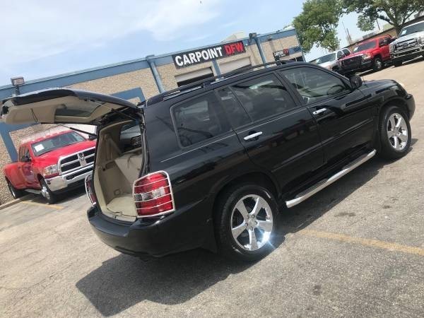 Toyota Highlander Vehicle Full-screen Gallery Image 10