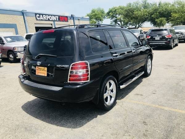 Toyota Highlander Vehicle Full-screen Gallery Image 11