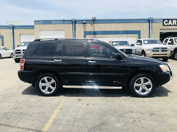 Toyota Highlander Vehicle Full-screen Gallery Image 12