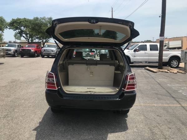 Toyota Highlander Vehicle Full-screen Gallery Image 14