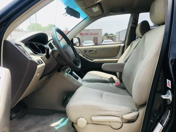 Toyota Highlander Vehicle Full-screen Gallery Image 16