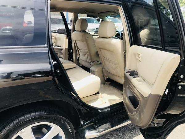 Toyota Highlander Vehicle Full-screen Gallery Image 18