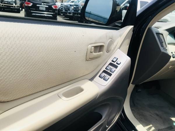 Toyota Highlander Vehicle Full-screen Gallery Image 21