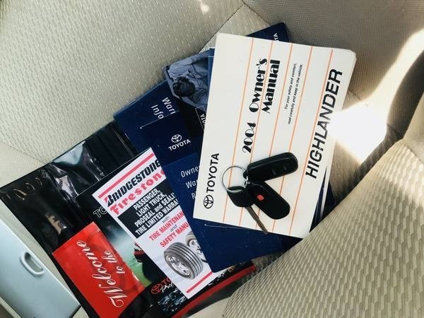 Toyota Highlander Vehicle Full-screen Gallery Image 22