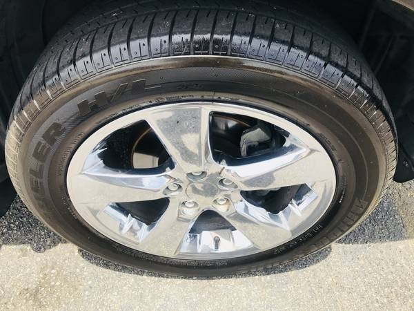 Toyota Highlander Vehicle Full-screen Gallery Image 23