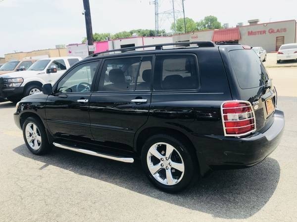 Toyota Highlander Vehicle Full-screen Gallery Image 26