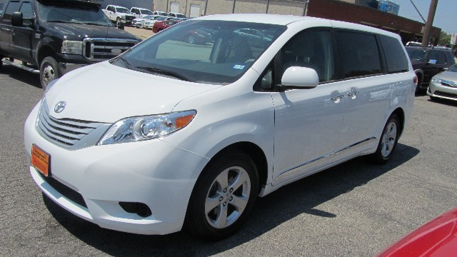 Toyota Sienna Vehicle Full-screen Gallery Image 11