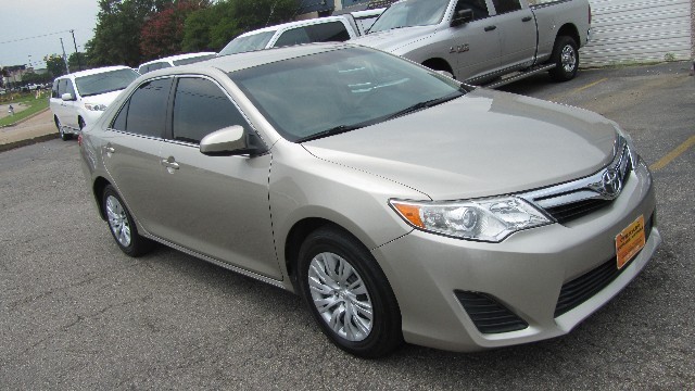 Toyota Camry Vehicle Full-screen Gallery Image 03