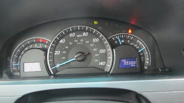 Toyota Camry Vehicle Full-screen Gallery Image 22