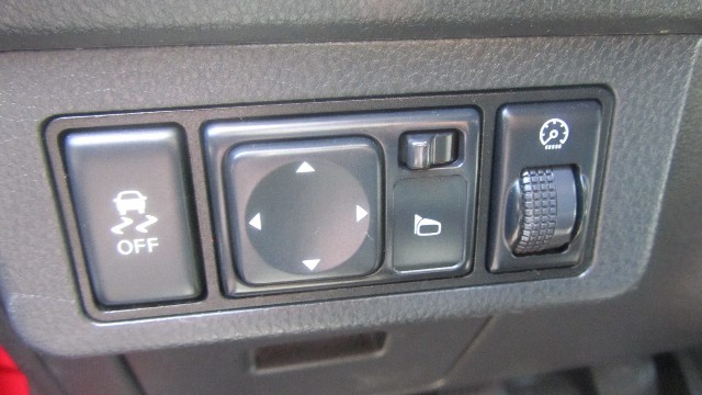 Nissan Versa Vehicle Full-screen Gallery Image 24