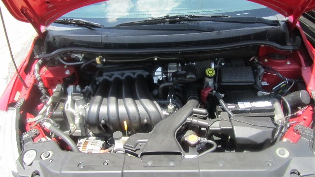 Nissan Versa Vehicle Full-screen Gallery Image 25