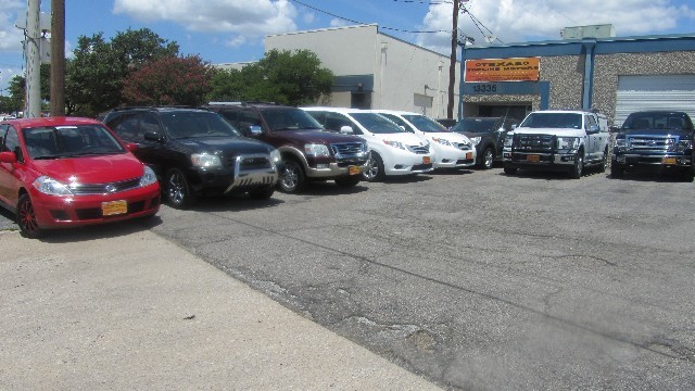 Nissan Versa Vehicle Full-screen Gallery Image 27