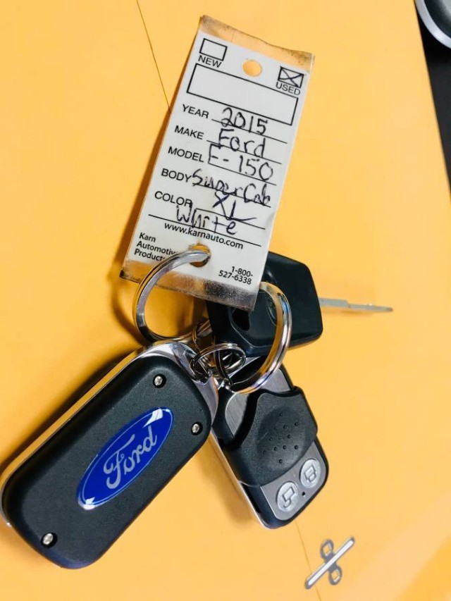 Ford F-150 Vehicle Full-screen Gallery Image 08