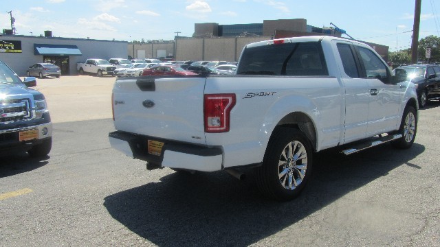 Ford F-150 Vehicle Full-screen Gallery Image 09