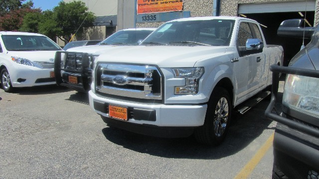 Ford F-150 Vehicle Full-screen Gallery Image 11