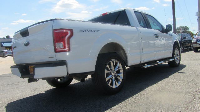 Ford F-150 Vehicle Full-screen Gallery Image 12