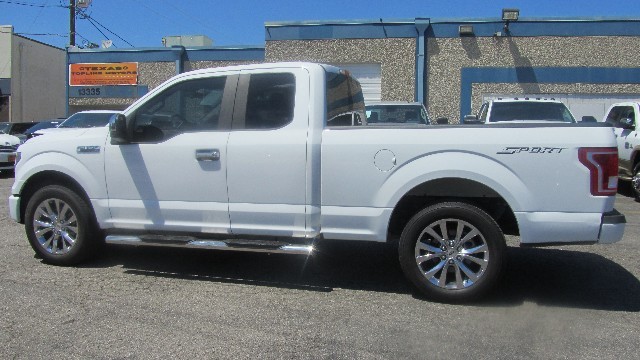 Ford F-150 Vehicle Full-screen Gallery Image 15
