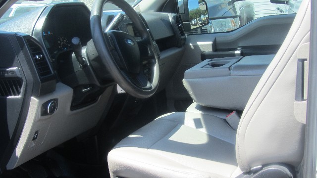 Ford F-150 Vehicle Full-screen Gallery Image 19